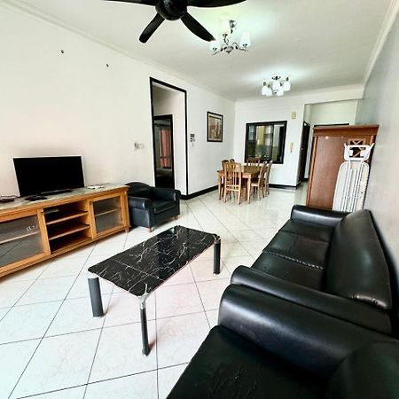 Marina Court Vacation Home 3 Bedrooms - Кота-Кінабалу Екстер'єр фото